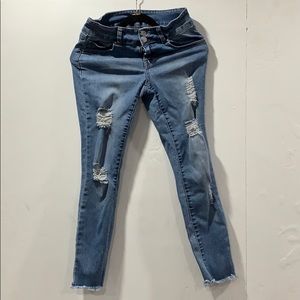 Denim ripped Capri jeans (fits me like capris 5’4)